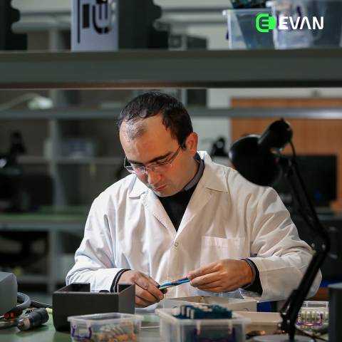 Ներբեռնեք EVAN հավելվածը՝ ձեր ավտոմեքենան լիցքավորելու մեր հուսալի լիցքավորիչներով: